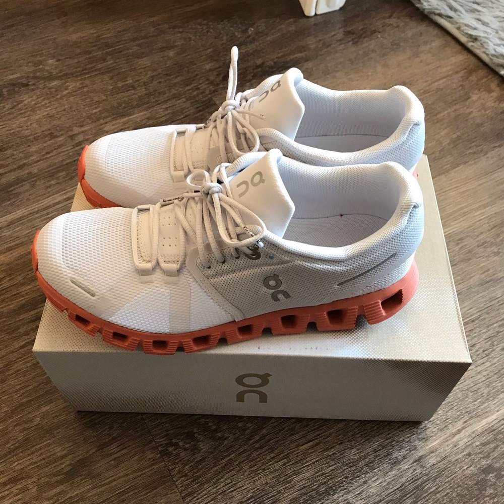 On running “on cloud” super cute worn once